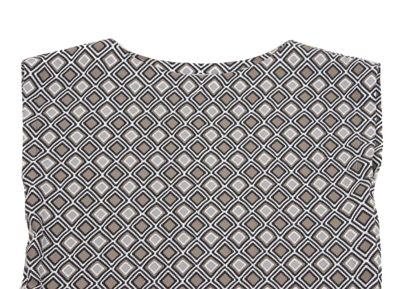 ISSEY MIYAKE Geometric Emboss Sleeveless Top K-160429_003