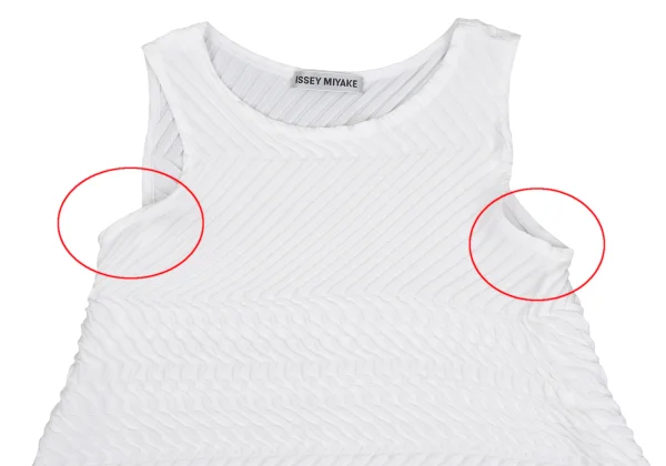 ISSEY MIYAKE Zigzag Embossed Pleated Tank Top K-160511_003