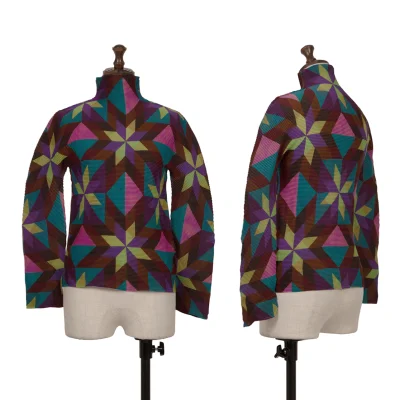 ISSEY MIYAKE me Geometric Print Stretch Pleats High-neck Top