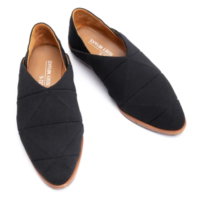 ISSEY MIYAKE 132 5. TATAMI KNIT SHOES