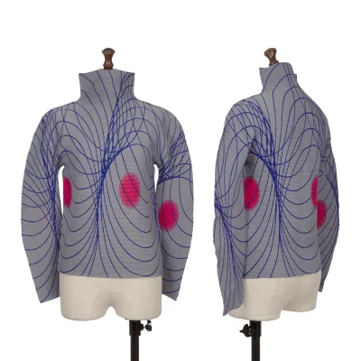ISSEY MIYAKE me Stretch Pleated Graphic Print T Shirt