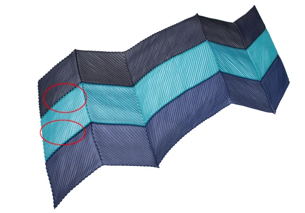 イッセイミヤケISSEY MIYAKE プリーツバイカラー切替ストール