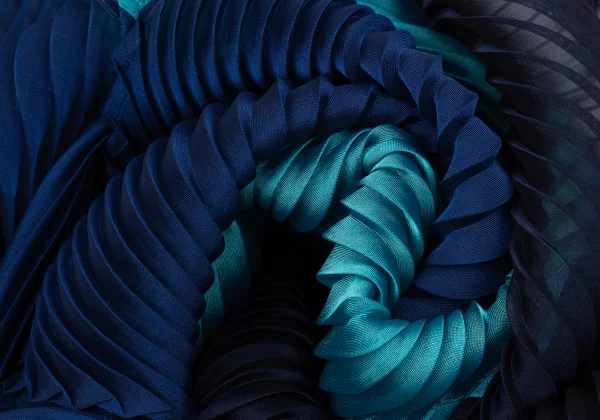 イッセイミヤケISSEY MIYAKE プリーツバイカラー切替ストール