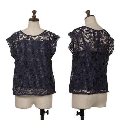 VIVIENNETAM Floral Lace Sleeveless Top