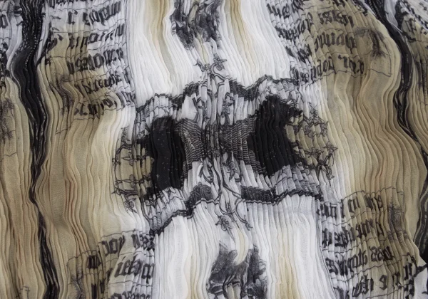 ISSEY MIYAKE WHITE LABEL Printed See-through Pleats T Shirt K-163170_010