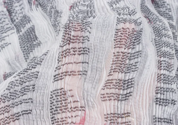 ISSEY MIYAKE WHITE LABEL Transfer Print Sheer Loop Pleated Mock Neck T-Shirt K-163171_010