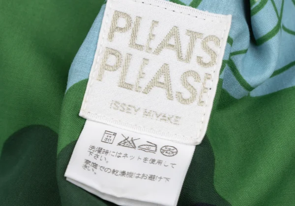 PLEATS PLEASE Lining Map Printed Poly Coat K-163195_019