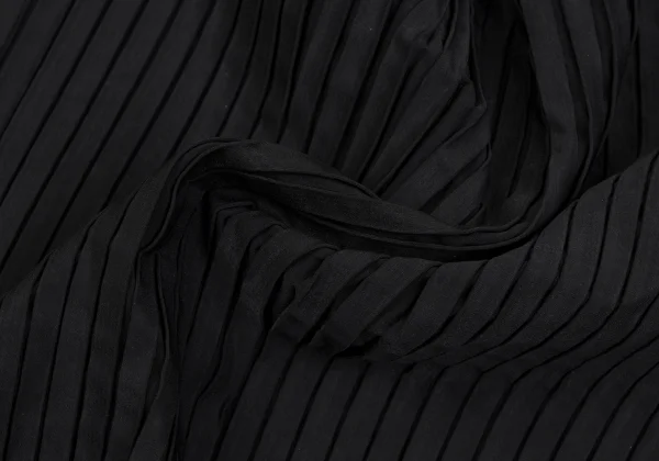 イッセイミヤケISSEY MIYAKE サークルデザインプリーツトップス 黒2 K-163336_010