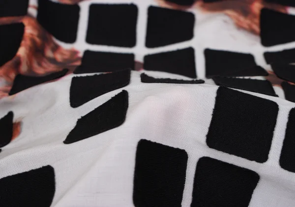 ISSEY MIYAKE Block Paste Graphic Sleeveless Top K-163343_011