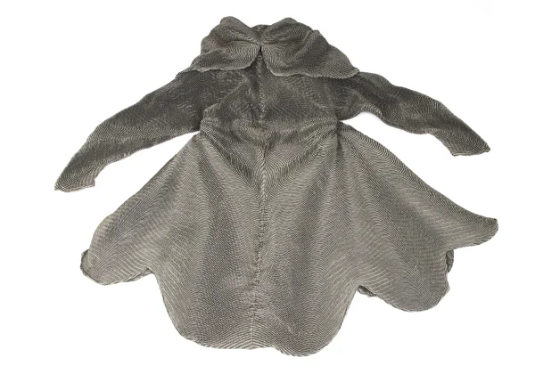 ISSEY MIYAKE 3D Steam Stretch Wave Coat K-163350_011