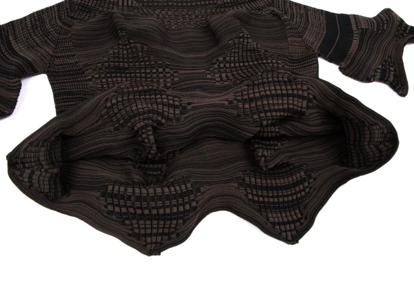 ISSEY MIYAKE Geometric Wave Knit Short Sleeve Sweater K-163374_009
