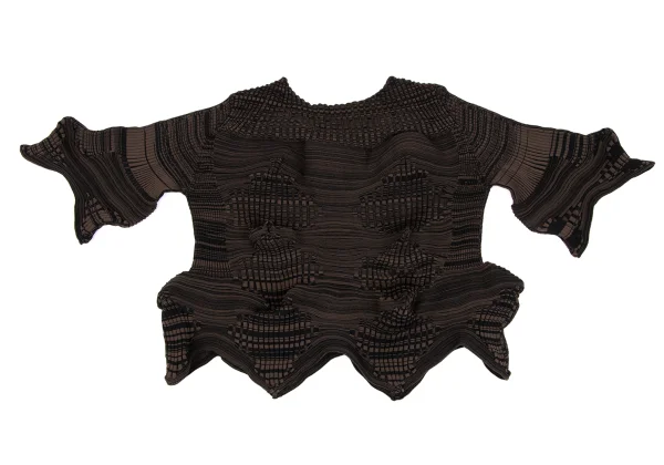 ISSEY MIYAKE Geometric Wave Knit Short Sleeve Sweater K-163374_010