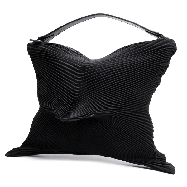 ISSEY MIYAKE 3D Stretch Pleats Shoulder Bag Black  K-163396_001