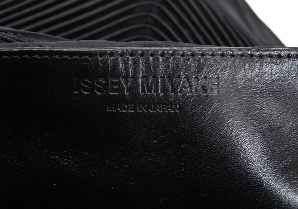 ISSEY MIYAKE 3D Stretch Pleats Shoulder Bag K-163397_011