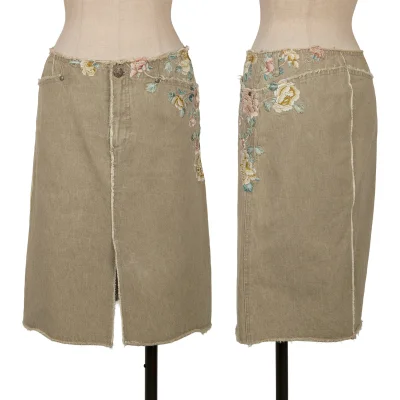 VIVIENNETAM Floral Embroidered Denim Skirt