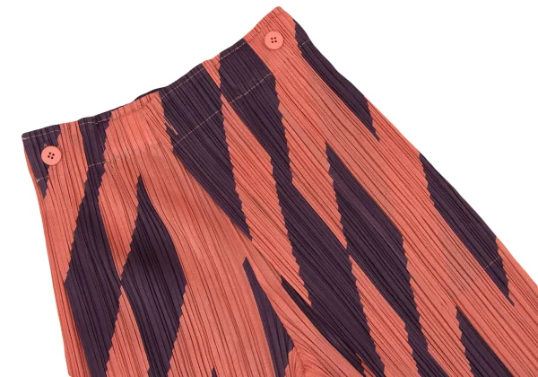 PLEATS PLEASE Pleats Bias Check Flap Pants K-163668_004