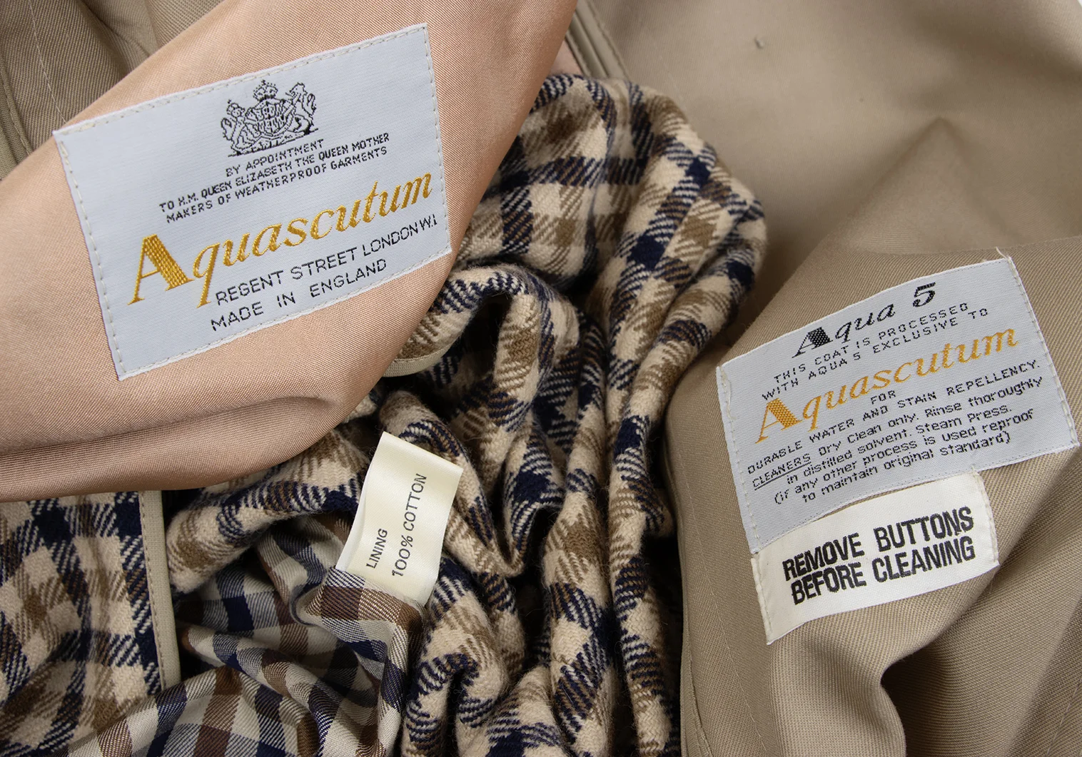 アクアスキュータムAquascutum 裏チェックライナートレンチコート