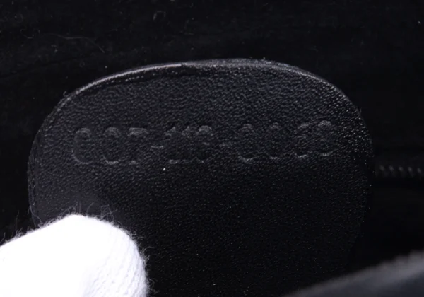 GUCCI Leather Shoulder Bag K-164674_015