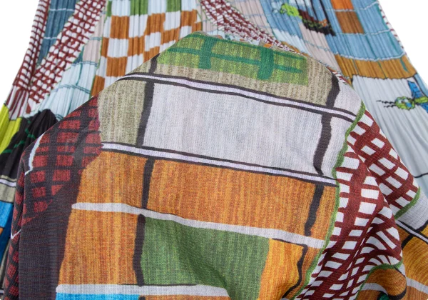 PLEATS PLEASE Graphic Printed Flare Skirt K-164909_009