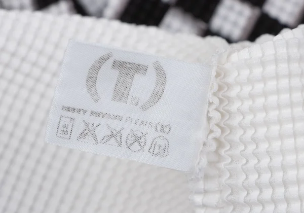 ISSEY MIYAKE PLEATS (T) Stretch Pleated Check T-shirt K-165127_013