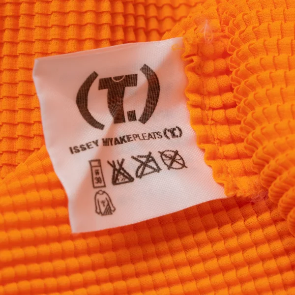 ISSEY MIYAKE PLEATS (T) Stretch Pleated Camisole K-165128_010