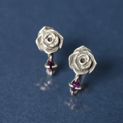UZUOU Silver925 Roadlight garnet and Rose motif Earrings