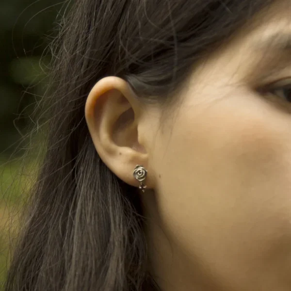 UZUOU Silver925 Roadlight garnet and Rose motif Earrings K-166168_009