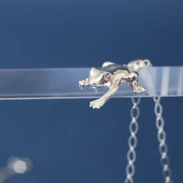 UZUOU Silver925 Diamond's eyes frog Motif Necklace K-166179_002