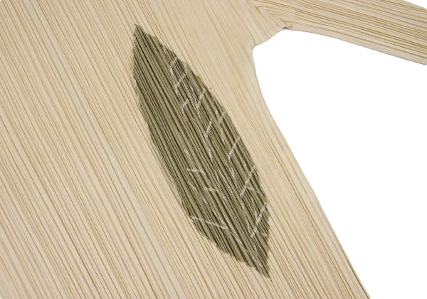 PLEATS PLEASE Pleated Leaf Patch Long Sleeve T-shirt K-166571_008