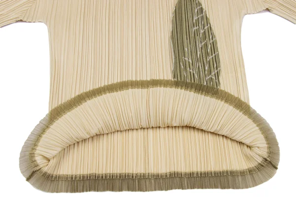 PLEATS PLEASE Pleated Leaf Patch Long Sleeve T-shirt K-166571_011