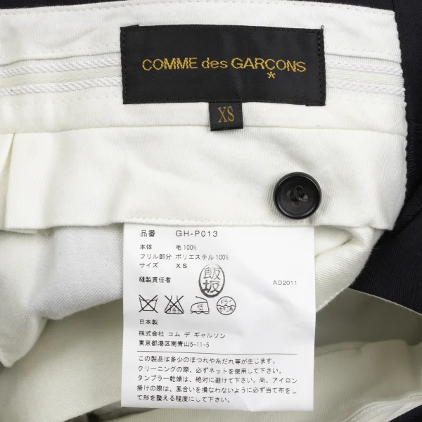 COMME des GARCONS Wool Gaba Frilled Hem Shorts K-166604_015