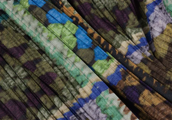 PLEATS PLEASE Crochet Printed V-neck T Shirt K-167200_010