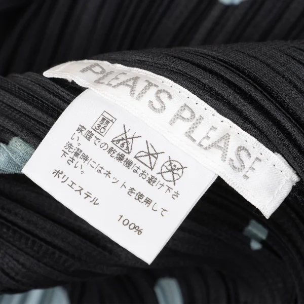 PLEATS PLEASE Dot Printed Buttonless Long Cardigan K-167332_015