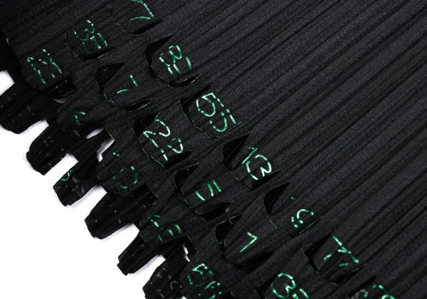 PLEATS PLEASE Number Printed Cutting Skirt K-167894_009