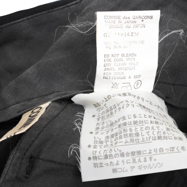 COMME des GARCONS Rayon Two Tuck Shorts K-168874_016