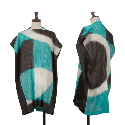 PLEATS PLEASE Graphic Print Top