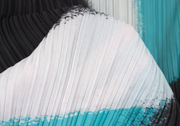 PLEATS PLEASE Graphic Print Top K-169333_012