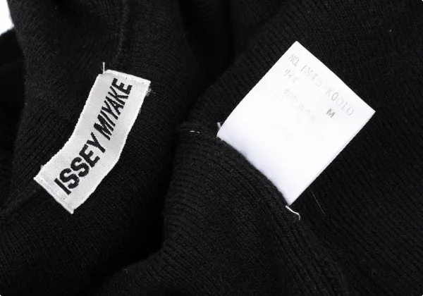 ISSEY MIYAKE Blended Fabric Buttonless Knit Cardigan K-169396_014