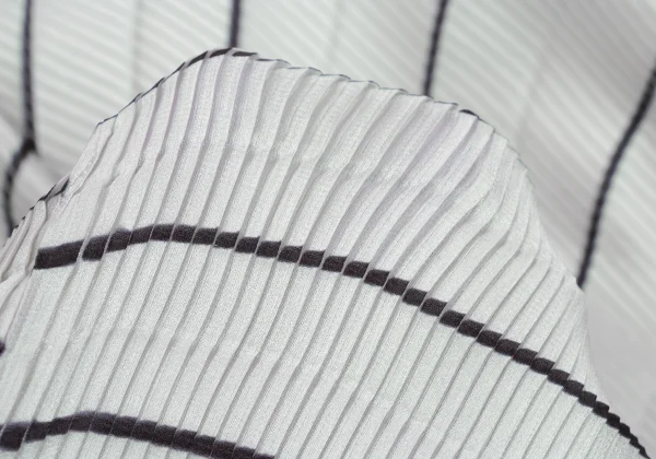 ISSEY MIYAKE Line Pleated Tank Top K-169413_010