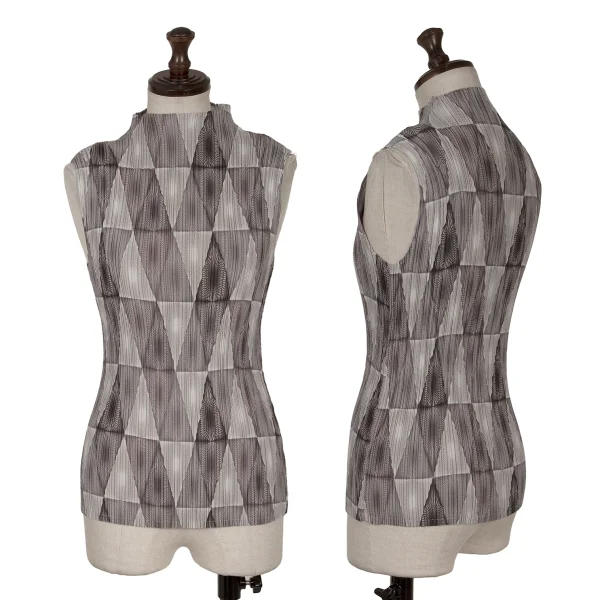 ISSEY MIYAKE Graphic Print Pleated Sleeveless Top Charcoal 2 K-169415_001