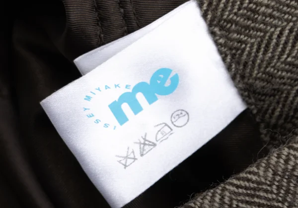 ISSEY MIYAKE me Dot Leaf Embroidery Herringbone Half Pants K-169600_013