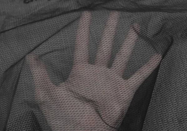 robe de chambre COMME des GARCONS Logo Print Mesh T Shirt K-170758_010