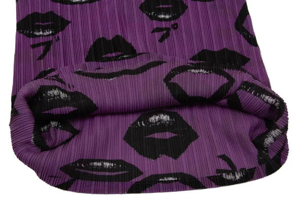 PLEATS PLEASE Lip Print Turtleneck T Shirt K-171049_009