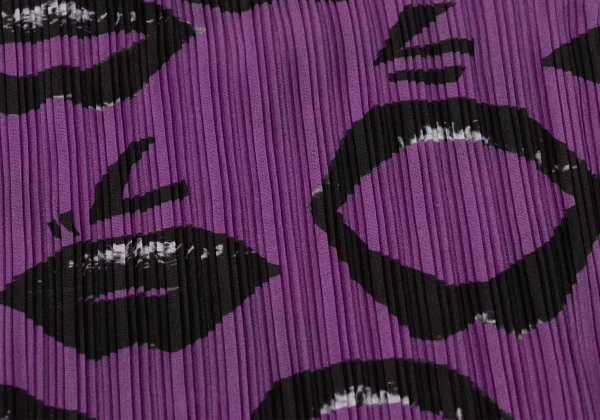 PLEATS PLEASE Lip Print Turtleneck T Shirt K-171049_012
