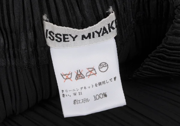 ISSEY MIYAKE Pleats Side Switching Shorts K-171647_011