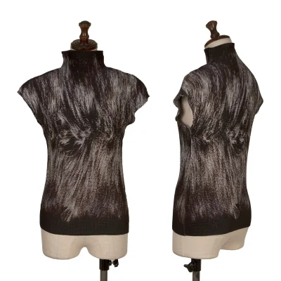 ISSEY MIYAKE me Stretch Pleats Hair Print Turtleneck Top