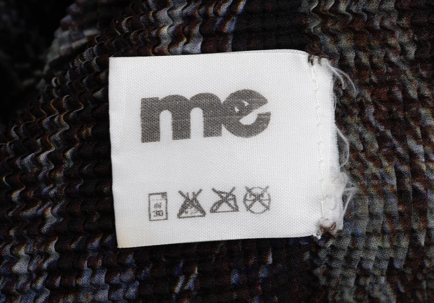 イッセイミヤケ ミーISSEY MIYAKE me ストレッチプリーツヘアー