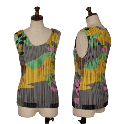 ISSEY MIYAKE Graphic Print Pleated Tank Top