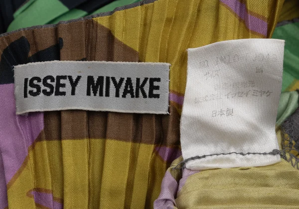 ISSEY MIYAKE イッセイミヤケ プリーツ タンクトップ　総柄 波模様 イッセイミヤケISSEY MIYAKE グラフィックプリントプリーツタンク