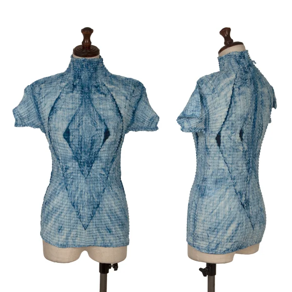 イッセイミヤケISSEY MIYAKE グラフィックプリントストレッチプリーツT